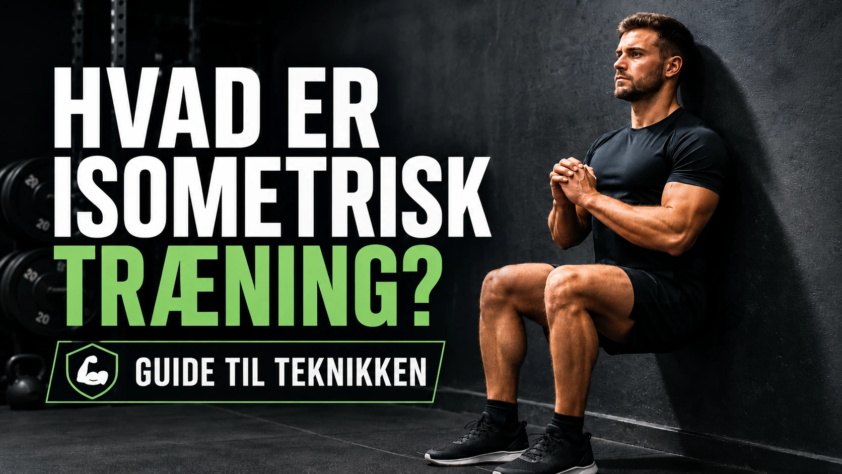 Mand udfører wall sit som eksempel på isometrisk træning i et fitnesscenter.